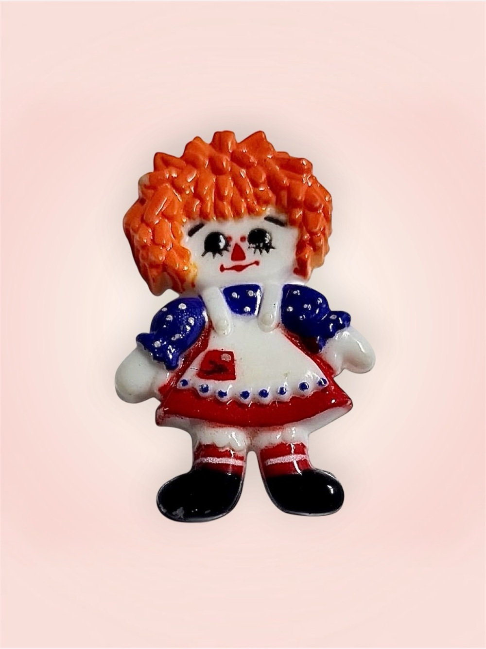 HALLMARK | Rare Vintage Raggedy Ann Doll Brooch Pin | Bag Bobbs Merrill 1974 - Picture 2 of 5
